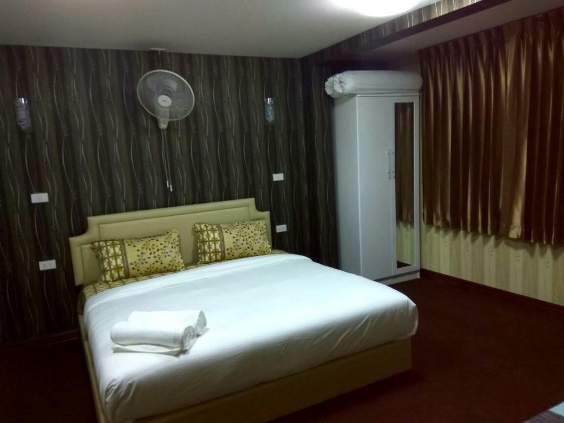 Hotel Hari Om Delhi Darbar Pattaya Exterior foto